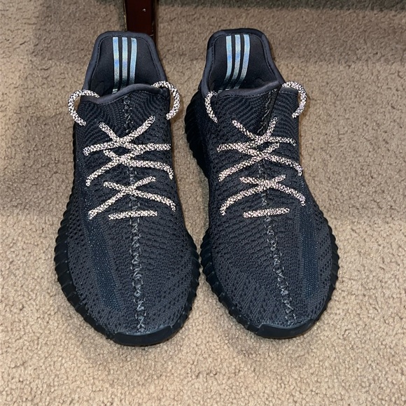 Adidas Yeezy Boost 350 V2 Black Sneakers With Reflective Laces Size 10.5 - Picture 2 of 5